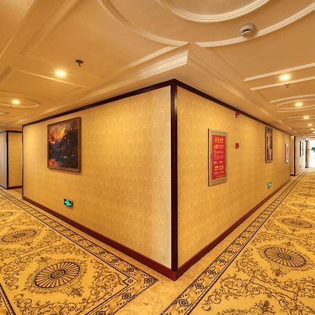 Vienna Hotel Shanghai Happy Valley Сунцзян Экстерьер фото