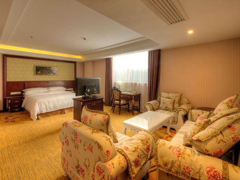Vienna Hotel Shanghai Happy Valley Сунцзян Экстерьер фото