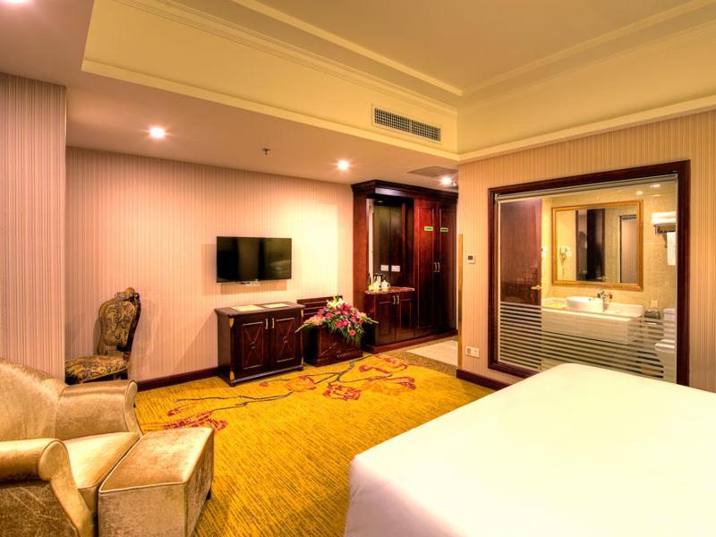 Vienna Hotel Shanghai Happy Valley Сунцзян Экстерьер фото